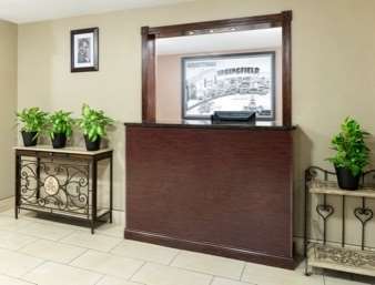 Super 8 By Wyndham Springfield East Hotel Interior photo